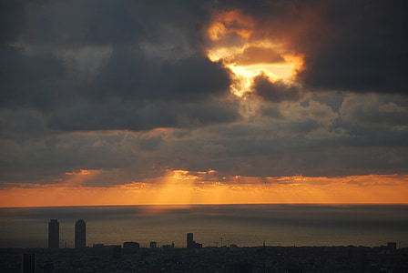 Barcelona, świt, horyzont, niebo, chmury, zachód słońca