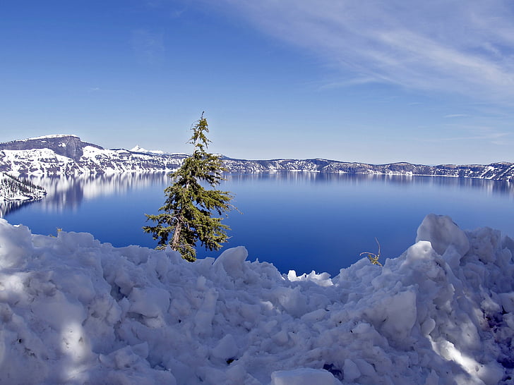 Lac de cratère, Oregon, é.-u., hiver, neige, profond, bleu