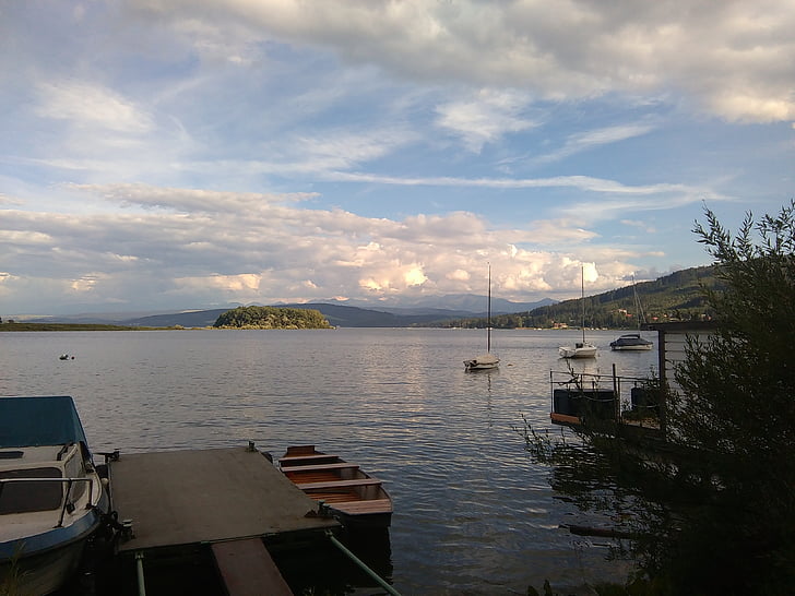 Словакия, езеро, лодки