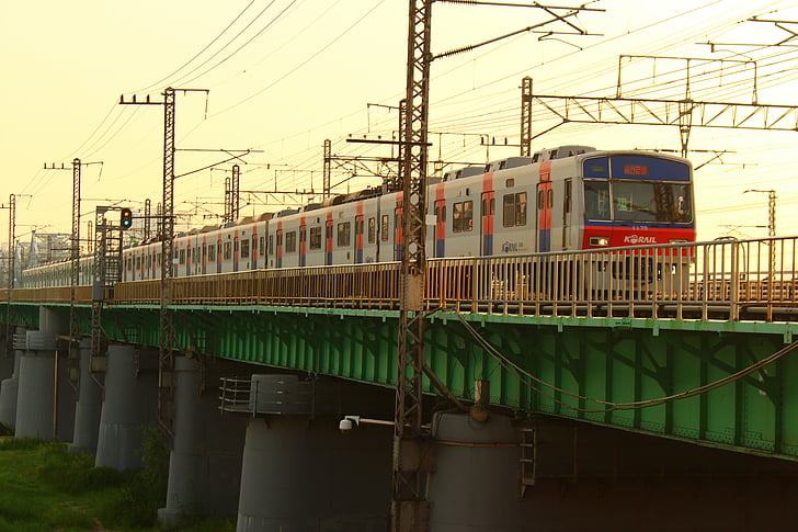 Trem, metrô, Rio Han, ponte