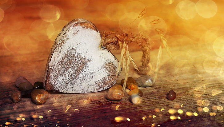 corazón, corazón de madera, dekoherz, madera, piedras, piedras decorativas, bokeh