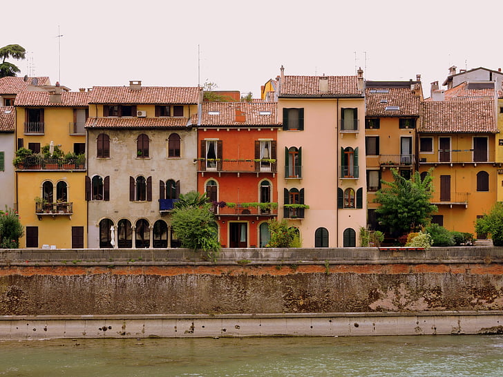 Családi házak, színek, Verona, folyó, Adige, Veneto, Olaszország