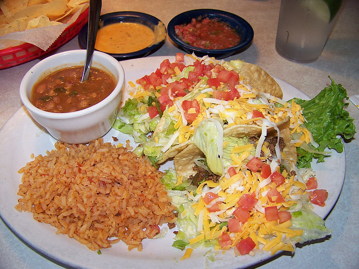 comida mexicana, plato mexicano, tacos, frijoles, arroz, salsa, arroz español