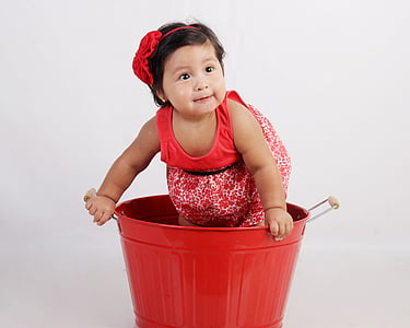 bebe, pail, stop, girl, child, child portrait, bucket