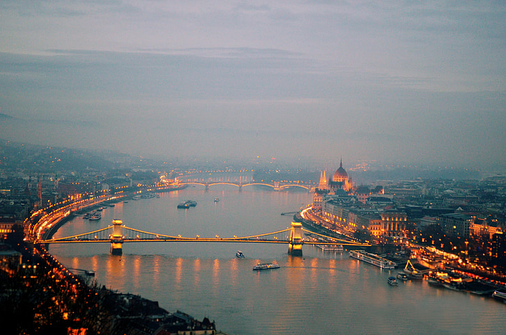 Budapešť, čierna a biela, Metro, večer, noc, rýchlosť, výlet
