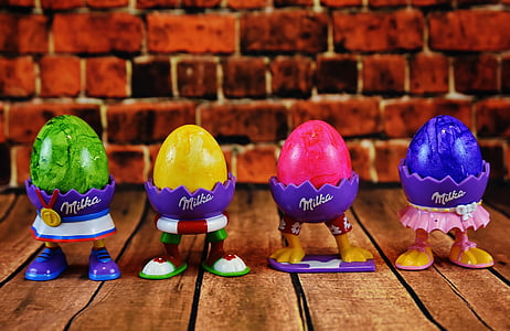 huevo, tazas de huevo, pies, gracioso, Semana Santa, huevos coloridos, pared de ladrillo