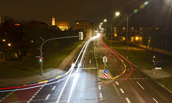 photographie de nuit, bandes de lumière, route, schleinufer, Magdeburg, promenade, Elbe