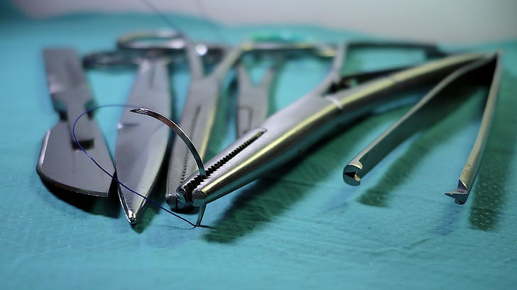 chirurgie, outils, Swann-Morton, une paire de ciseaux, pince à épiler, Vice, igłotrzymacz