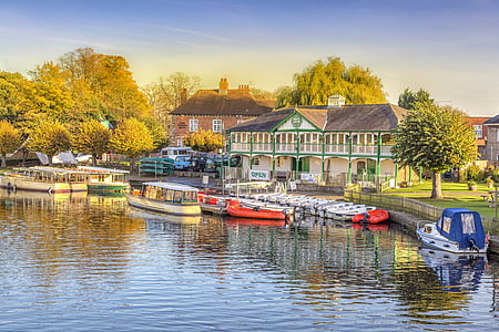 Stratford-upon-avon, Riverboats, chiatte, lungo il fiume, luce del sole, colorato, paesaggio