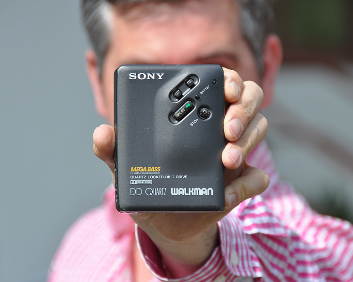 Sony, Walkman, ember, kéz, zene, szórakozás, nyolcvanas évek