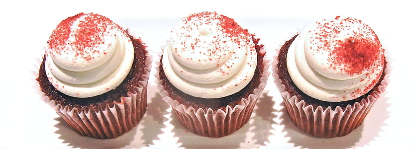 Červené zamatové cupcakes, pečené, cukor, jedlo, sladký