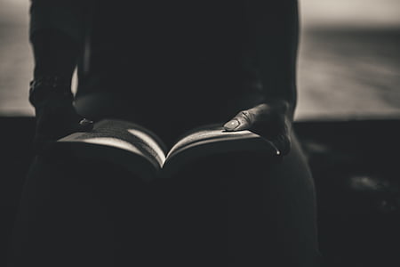 črno-belo, knjiga, temno, fikcija, roke, predavanje, knjižnica