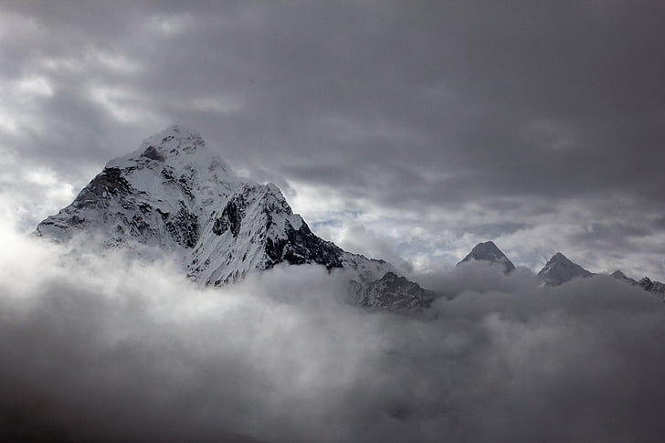 niveaux de gris, photo, neige, plafonné, montagne, nuages, entourant