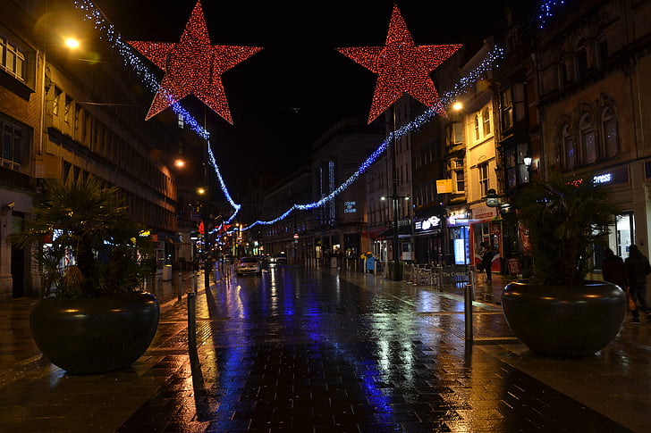 high street, Cardiff, noční, prší, Nový rok 2016, odrazy, cesta