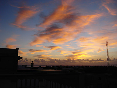 Hajnal, Napkelte, Tunézia, felhők, tenger, mediterrán