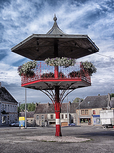 trelon, Frankrijk, dorp, stad, gebouwen, het platform, bloemen