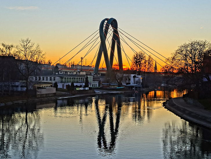 Dauguma uniwersytecki, Bydgoszcz, tiltas, stulpas, universitetas, upės, vandens
