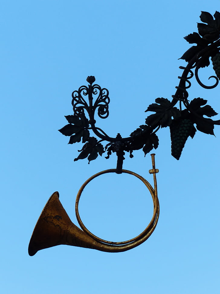 nasal skjold, Horn, post horn, drue vine, ranke, druemost, musikinstrument