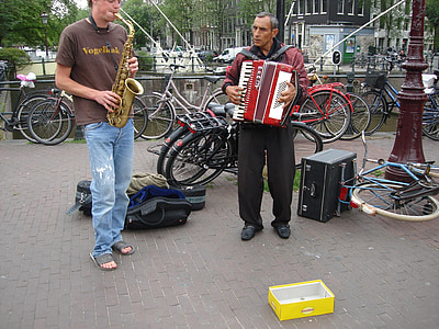 музиканти, улични музиканти, акордеон, саксофон, изпълнители, музикант, улица