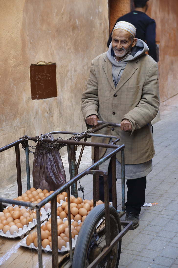 Marocko, marknaden, Fez, mannen, ägg