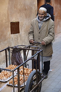 Marruecos, mercado, Fez, hombre, huevos