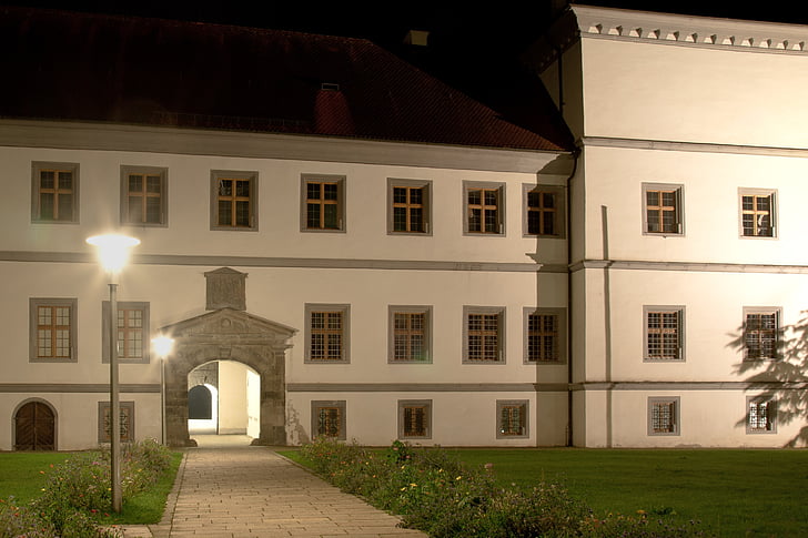Castelo de Hohenzollern-Sigmaringen, Castelo, Castelo do cavaleiro, locais de interesse, arquitetura, idade média, barroco