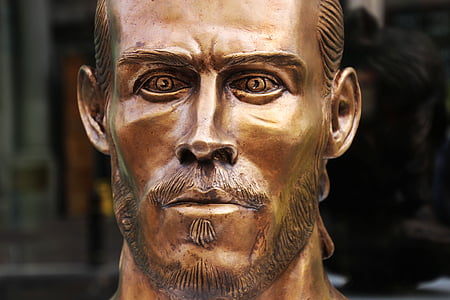 gareth bale, footballer, bronze, sculpture, football, statue, figure