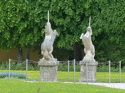 kamienne figury, dane liczbowe, jednorożce, konie, rumaki, ogrody wodne Hellbrunn, Salzburg