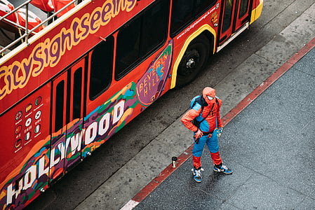 otobüs, kostüm, kaldırım, kişi, yol, örümcek adam, sokak