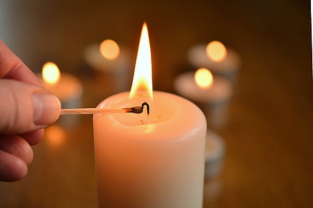 žvakė, šviesos žvakė, pakurti, liepsna, Žvakių šviesa, dega, Kalėdų laikas