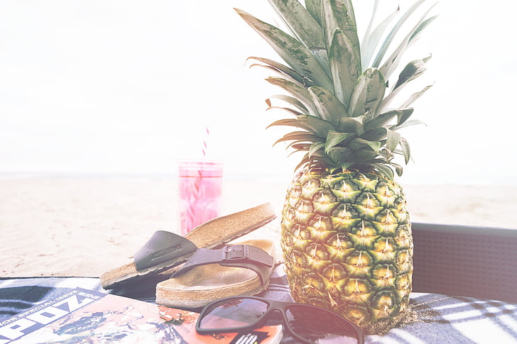 pinya, sandàlies, fruita, ulleres de sol, vacances, l'estiu, tropical