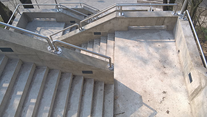 stopnice, beton, ograja