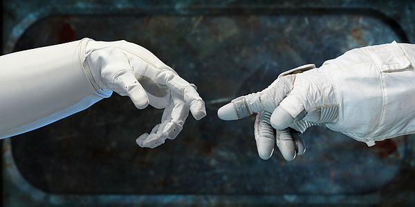 Robonauts, pirkstiem pieskardamās, pirksti, sveiciens, draugi, mašīnas, veikla