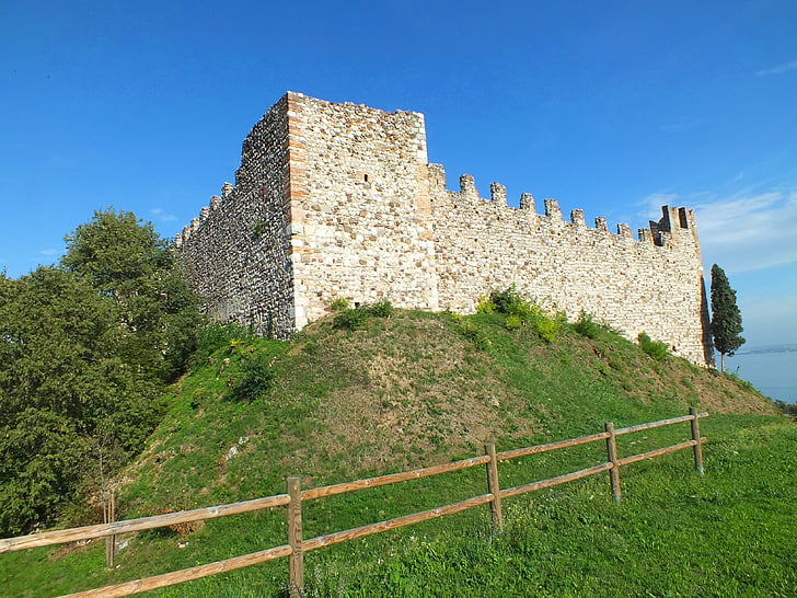 Padenghe sul garda, Castle, a középkorban, Nevezetességek, Garda, Fort, építészet