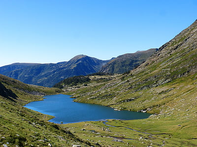 Lake, poel van de poort, haven van tavascan, pyrenee catalunya, hoge bergmeer, natuur, berg