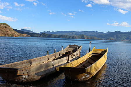 båtar par, Lugu lake, landskap