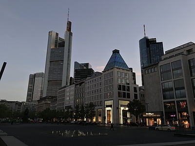Frankfurt, város, felhőkarcoló, Skyline, pénzügyi negyed, este, Németország