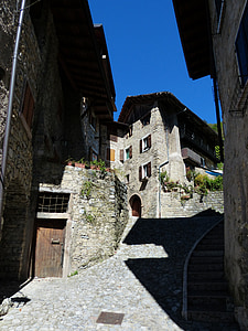 beco, desfiladeiro de casas, aldeia medieval, vila, Canale di tenno, Tenno, Itália