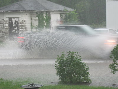 Flah Überschwemmungen, Regenwasser, Spray, Regen, fallen, Gießen, Durchfluss