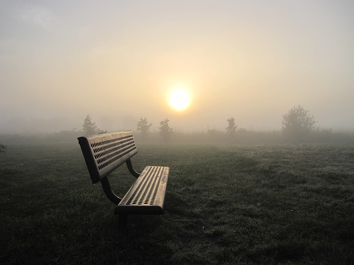 изгрев, зората, мъгла, пейка в парка, спокойно, мирни