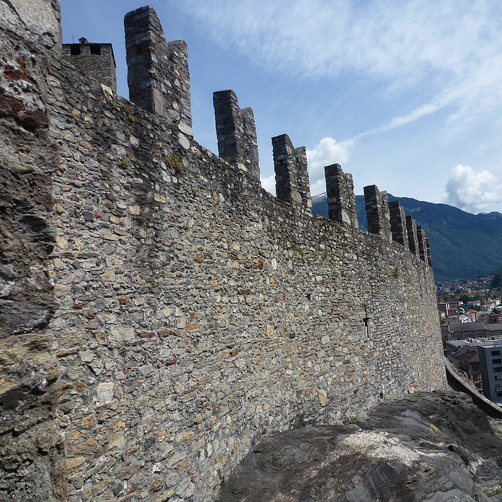 зъберите, стена, каменна стена, Castelgrande-част, Белинцона, Средновековие, места на интереси