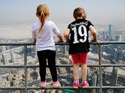 Dubaj, pogled, dekle, ograjo pogumen, soteska, omamljanje, ni strah višine