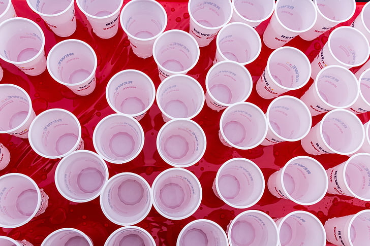 Cup, plastikust joogitopsid, vee, tüüpiline kööki, ühekordsed topsid, konteiner, kosutust