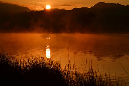 Napkelte, tó, víz, köd, reggel, hegyek, természet