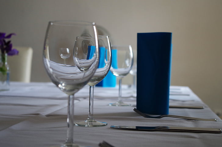 table manners, serviettes, place setting, restaurant, celebration, cups
