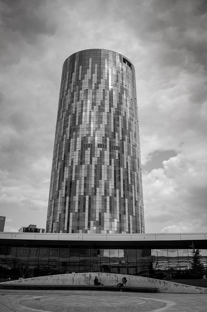 Vyhlídková věž Sky tower, Bukurešť, stavebnictví, obloha, mrak, černá a bílá, vysoký