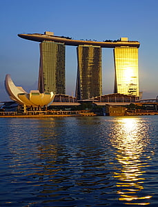 Singapore, Marina bay sands, Muzeul ArtScience, punct de reper, Râul Singapore, cer albastru, Hotel