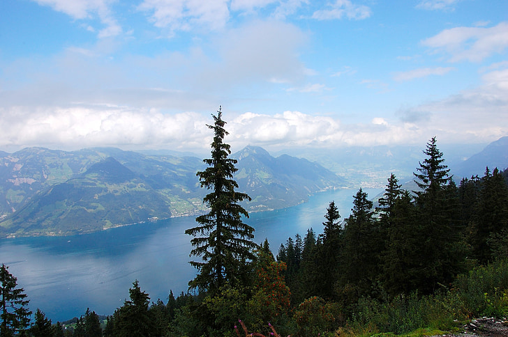Klewenalp, regionu Lucernské jezero, jezero, pohled, hory, mraky, obloha