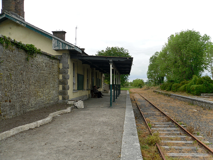 İrlanda, ballyglunin tren istasyonu, County galway, terk edilmiş tren istasyonu