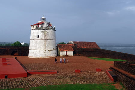 Aguada fort, mercusuar, benteng Portugis, abad ke-17, Goa, Aguada, India